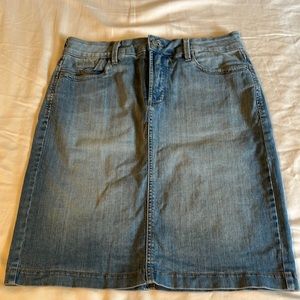 EUC NYDJ Jean skirt size 6P  Casual & comfy